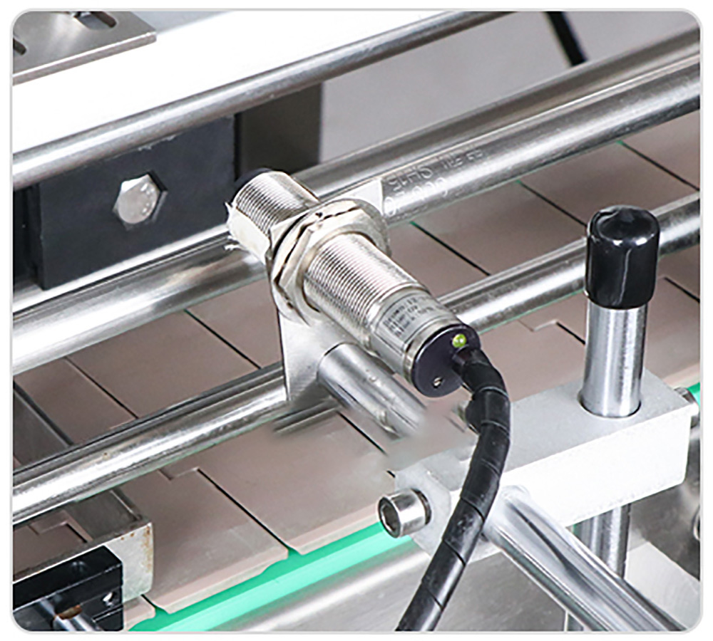 Multi-head linkage liquid filling machine, bottled ketchup 5 kg barreled peanut oil large bottle laundry detergent multi-head linkage liquid filling machine