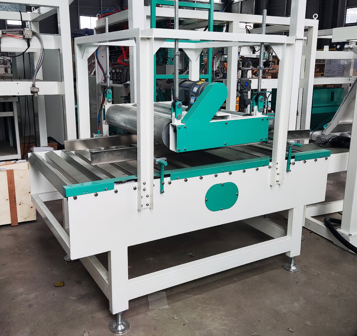 Manipulator automatic cutting robot, wood pellet PLC recycling plastic particles, cat litter automatic unpacking and unstacking robot.