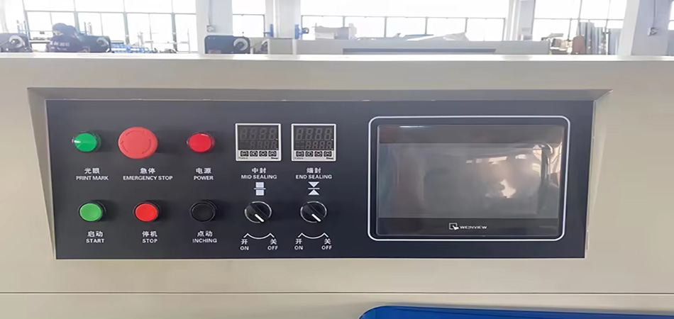 Benson customised automatic pillow packing machine game card greeting card bookmark ice cream soap unmanned pillow packaging machine according to customer requirements.